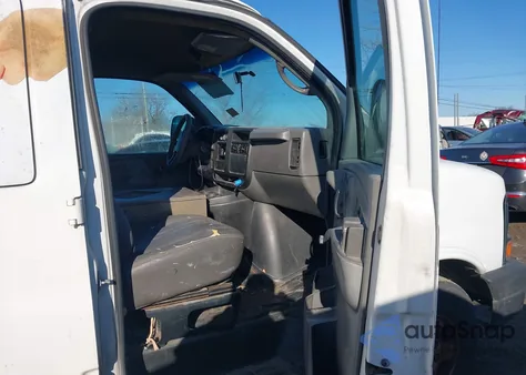 2005 Chevrolet Express z USA, uszkodzony, nr VIN 1GCFG15XX51172085